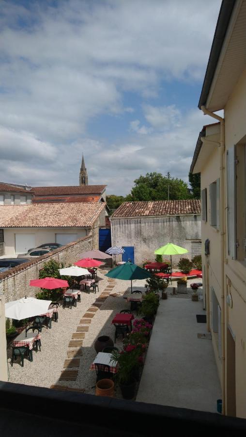Cafe De Paris Hotel Lesparre-Médoc Екстериор снимка